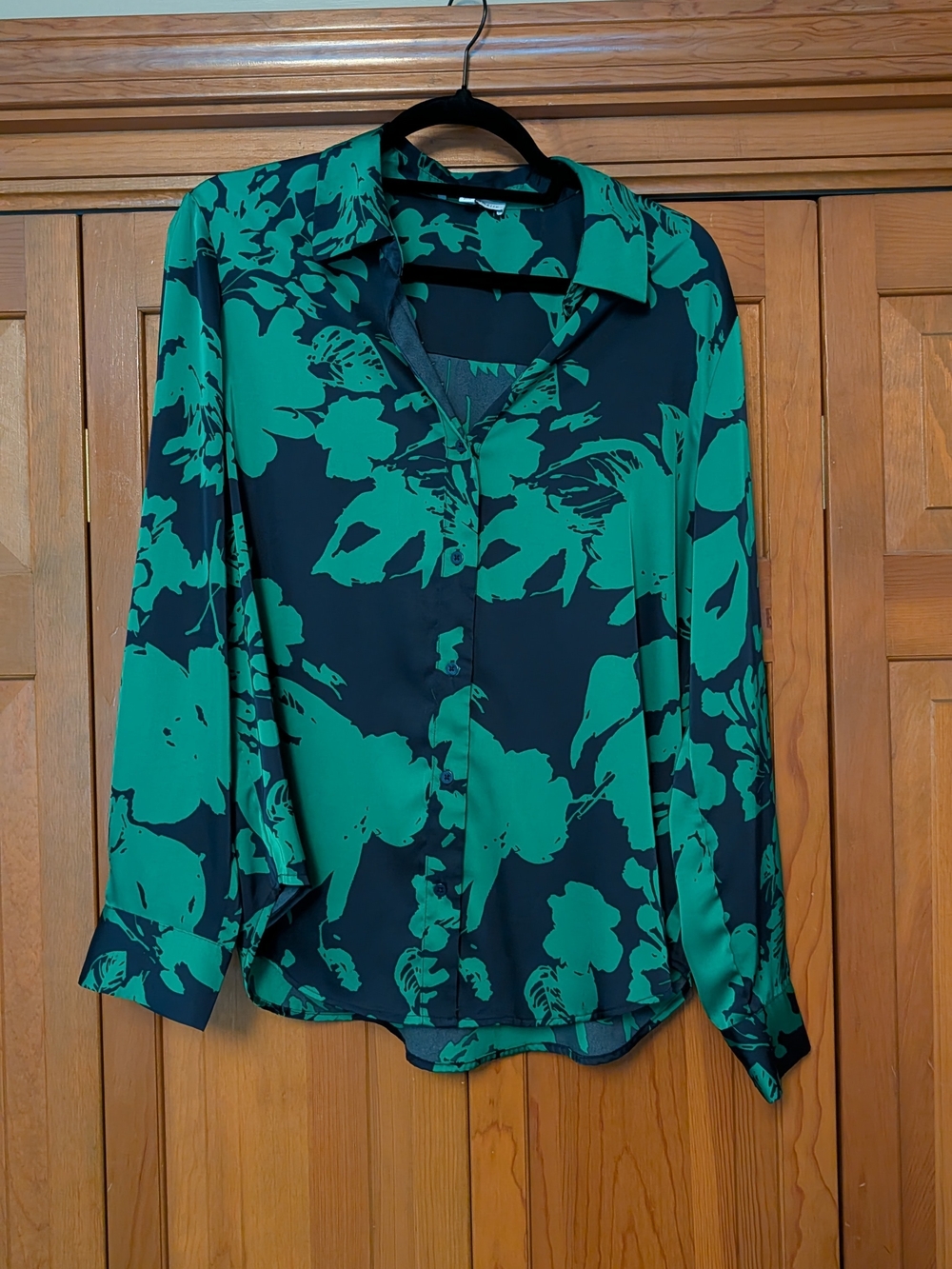 Emerald Floral Print Button-Down Shirt - Women